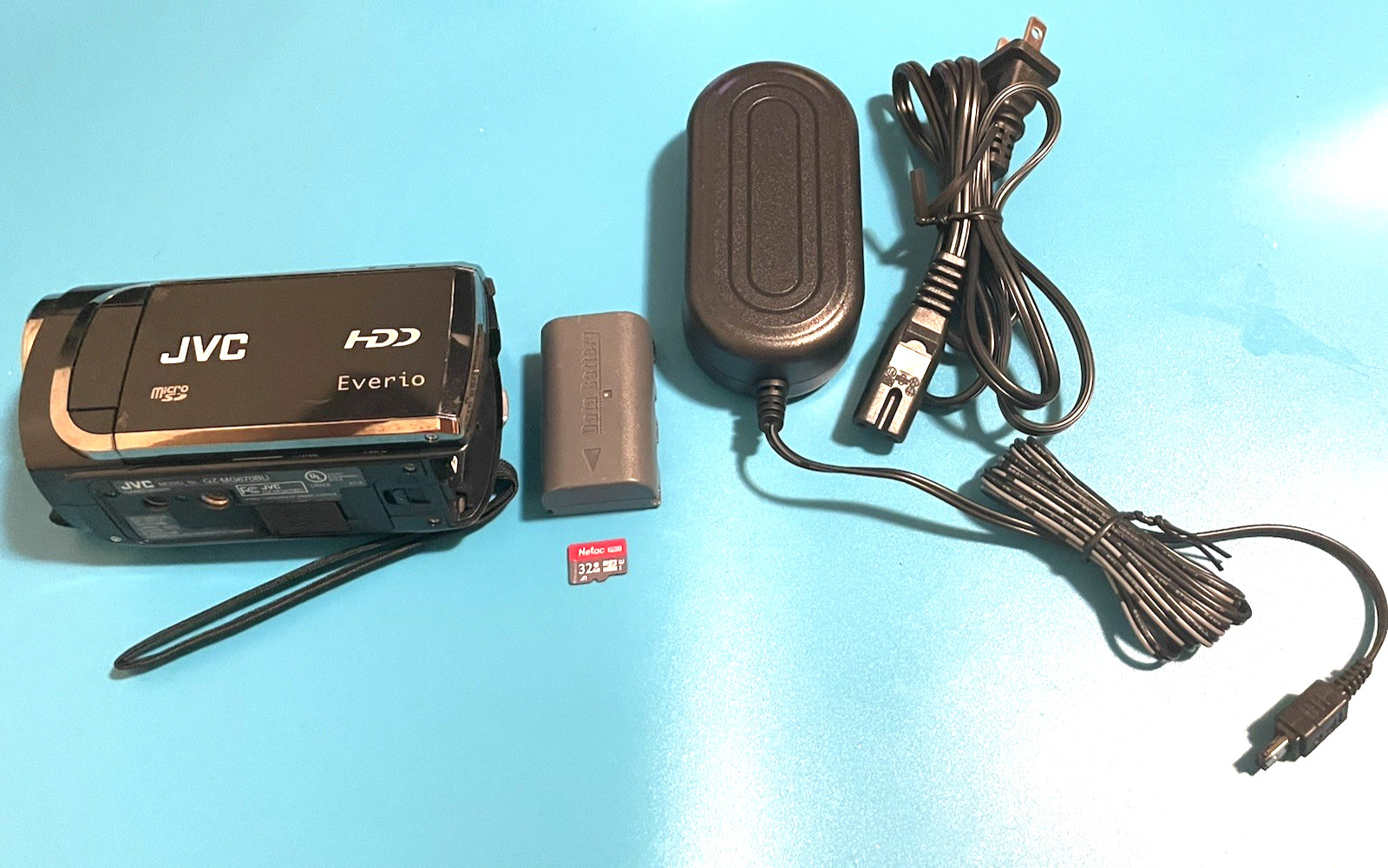 NICE JVC GZ-MG670BU Everio camcorder W/ACCESSORIES.