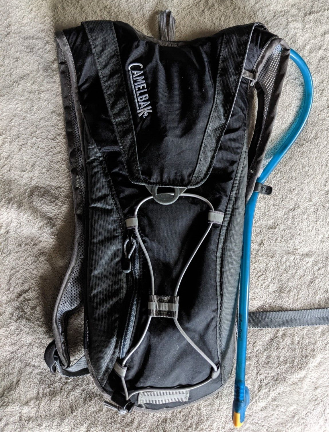 CAMELBAK Classic Hydration Black Backpack 2.0 Liter 70 oz Reservoir