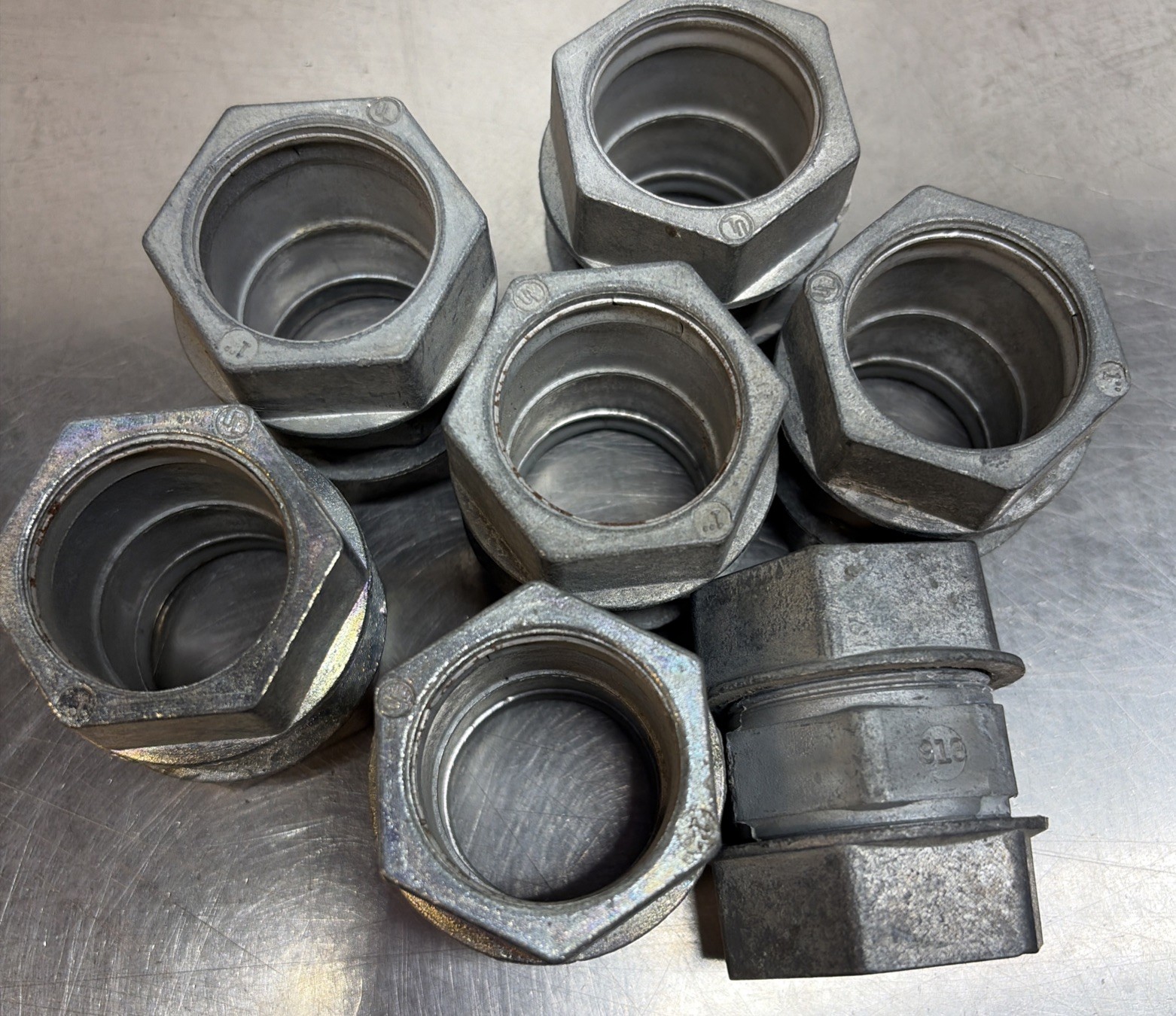 Lot OF 7 COMPRESSION 1” CONDUIT COUPLERS ,913