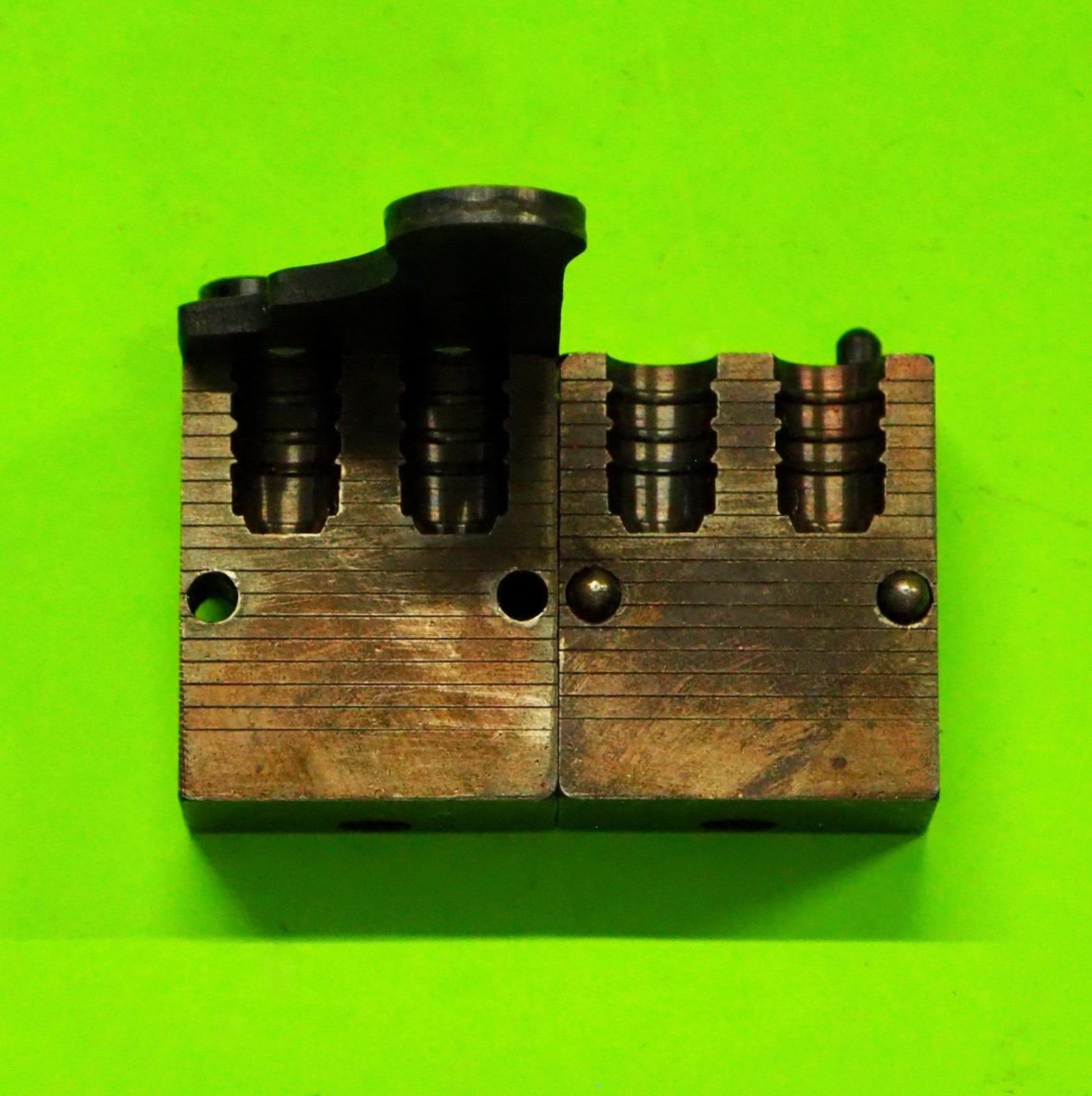 Lyman (2-cavity) Mold-(358-432)-38 Caliber