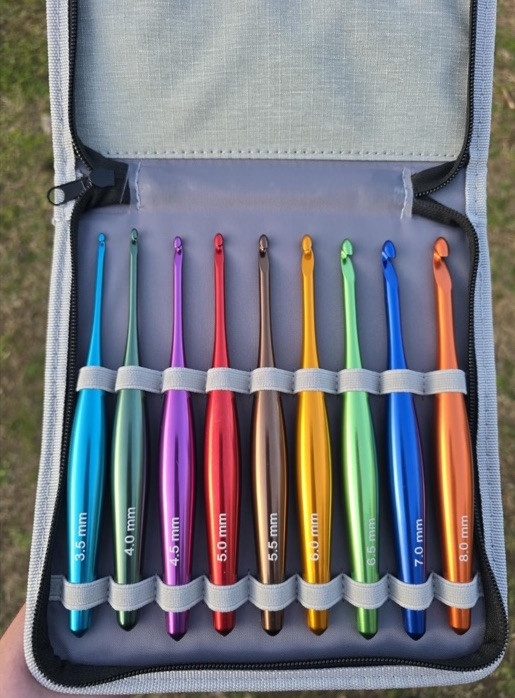 Set Of 9 Aluminum Ergonomic Crochet Hooks With Case High Quality Sized 3.5 - 8.0