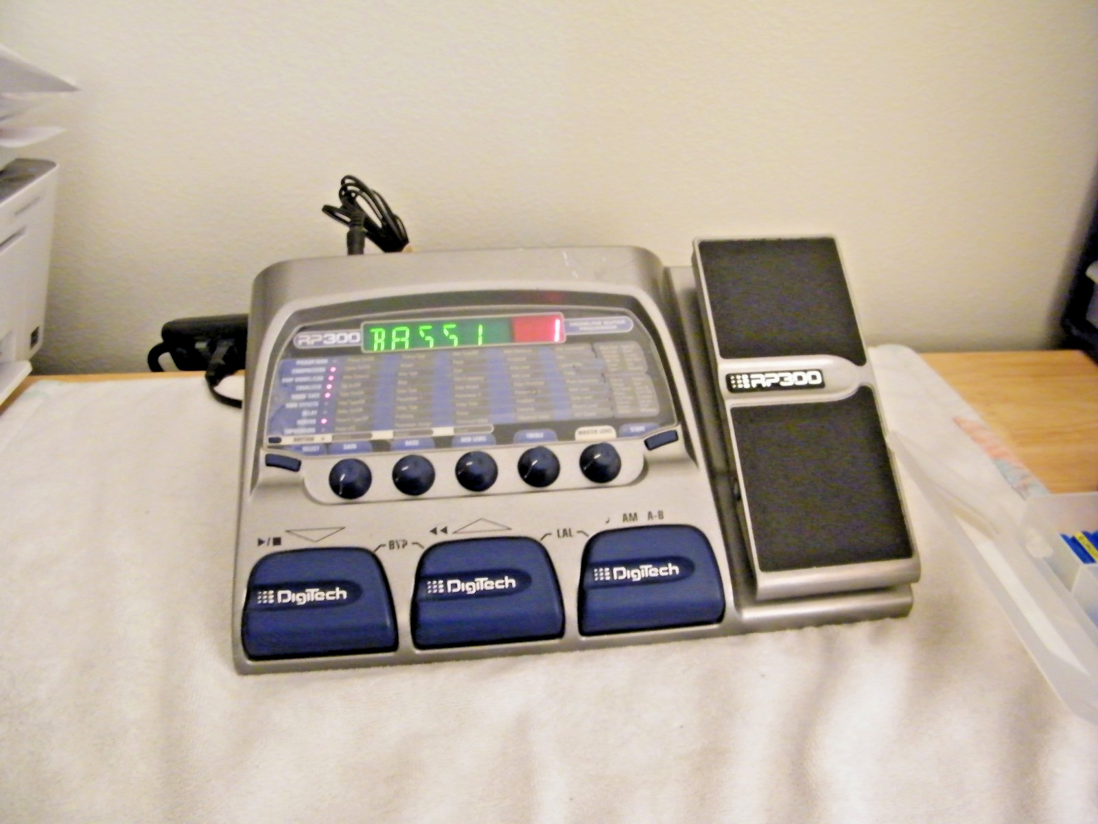 ****GENUINE DIGITECH DIGITAL MODELING MULTI EFFECTS GUITAR PTOCESSOR (RP300)****