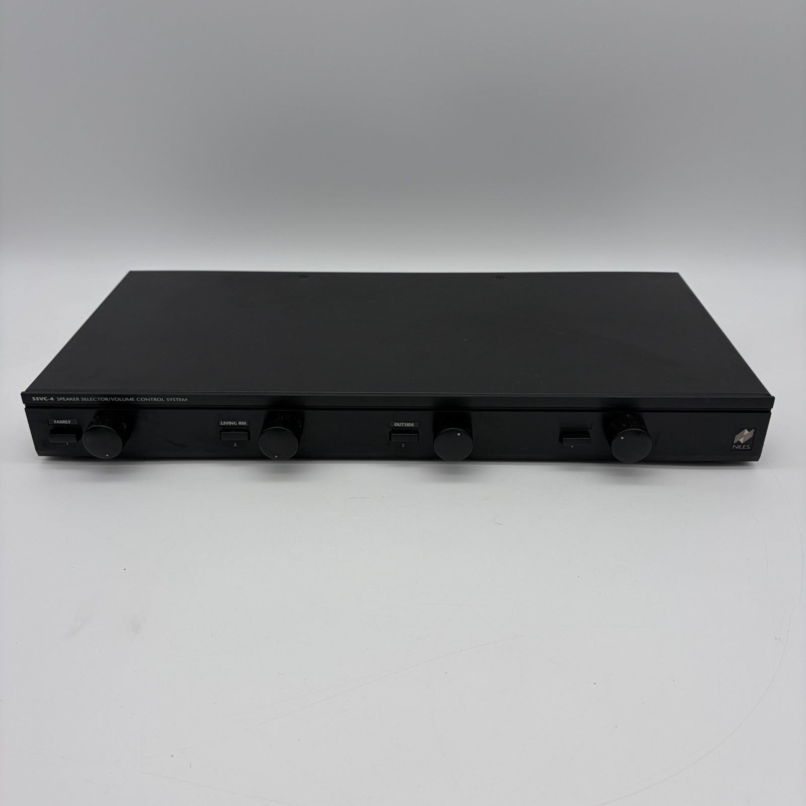 Niles SSVC‑4 Speaker Selector / Volume Control System 4‑Zone Audio Switch TESTED