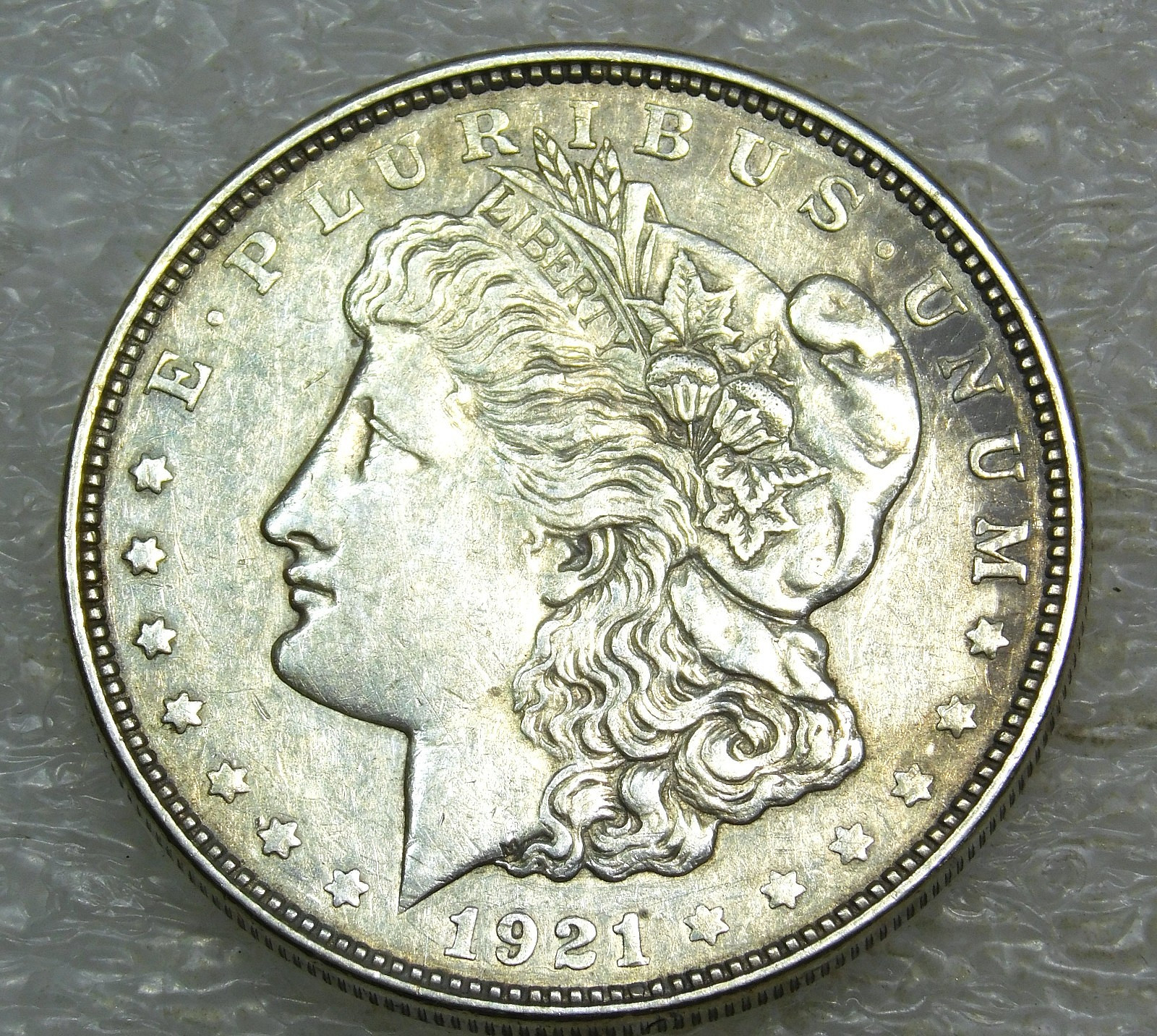 1921 Morgan Silver Dollar XF Some Luster in saflip #M337
