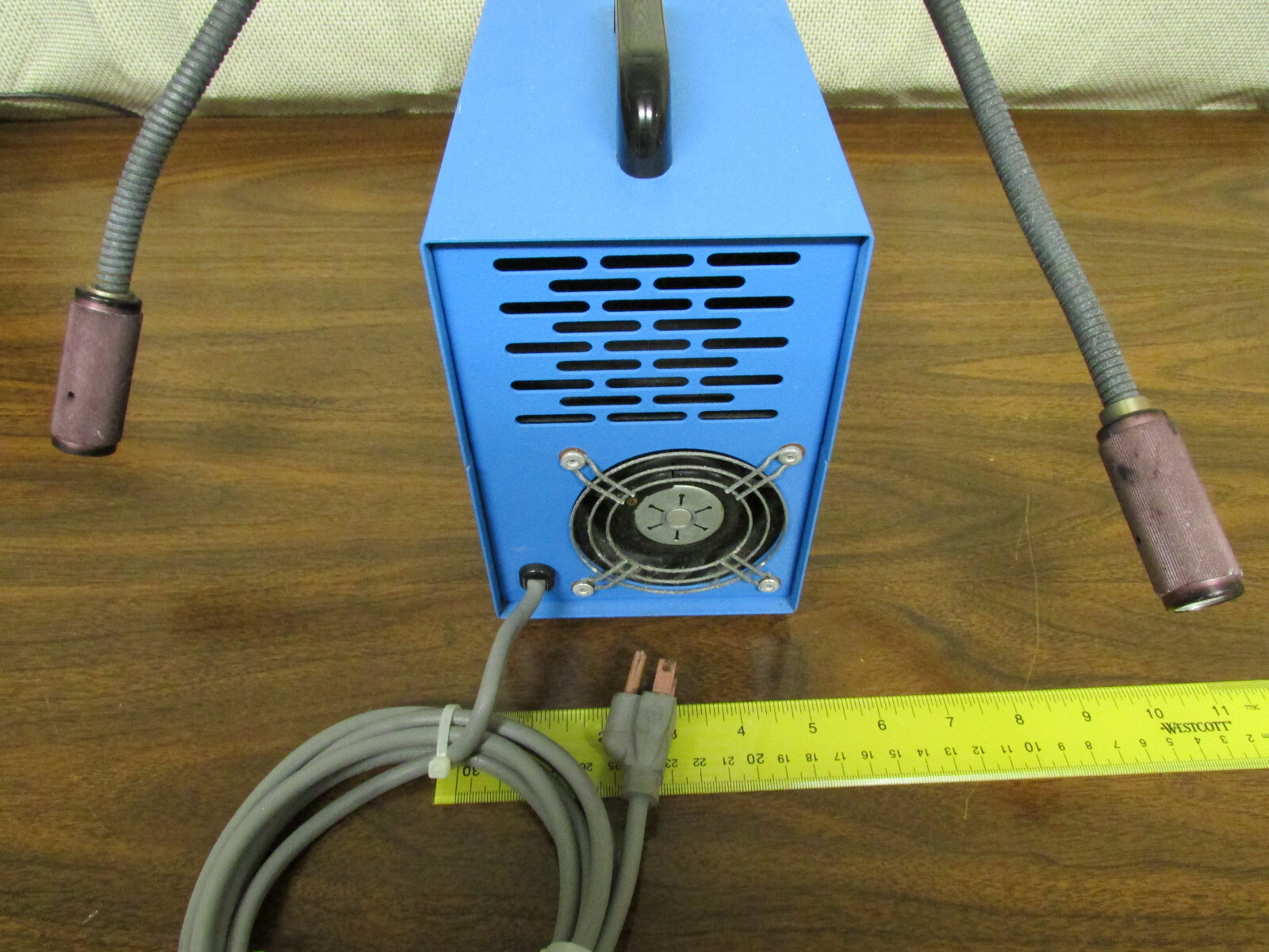 Dyonics 375 Fiber Optic Light Source Illuminator With Dyonics Dual Head