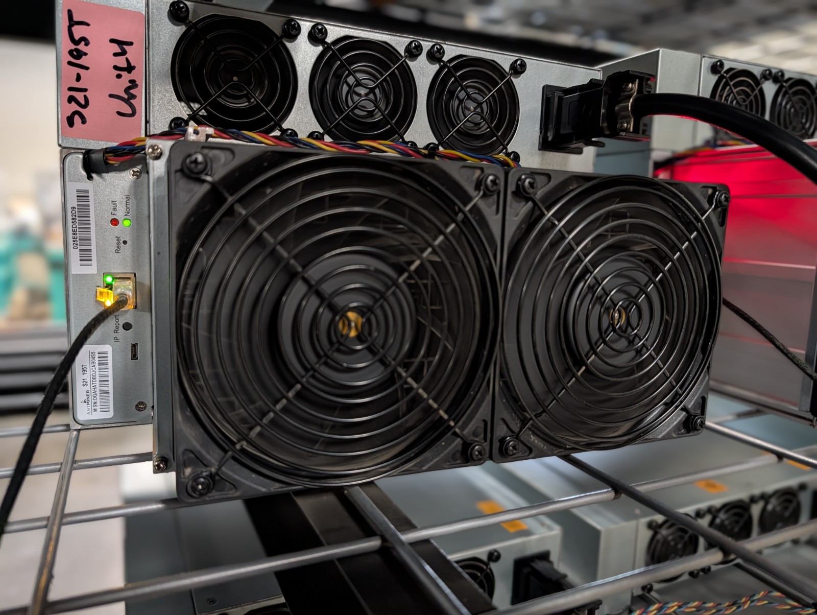 Bitmain Antminer S21 - 195 TH/S Bitcoin BTC SHA256 ASIC Miner UNIT 4