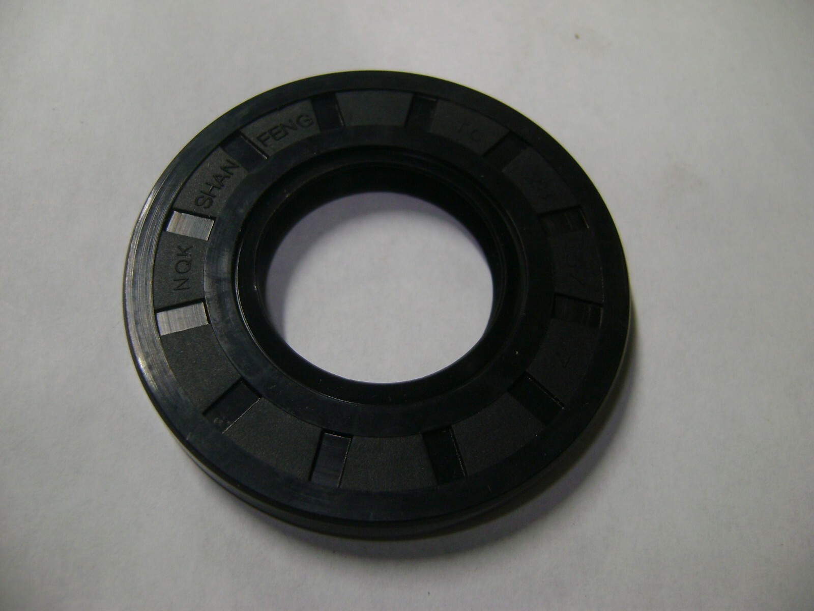 NEW TC 28X57X7 DOUBLE LIPS METRIC OIL / DUST SEAL 28mm X 57mm X 7mm