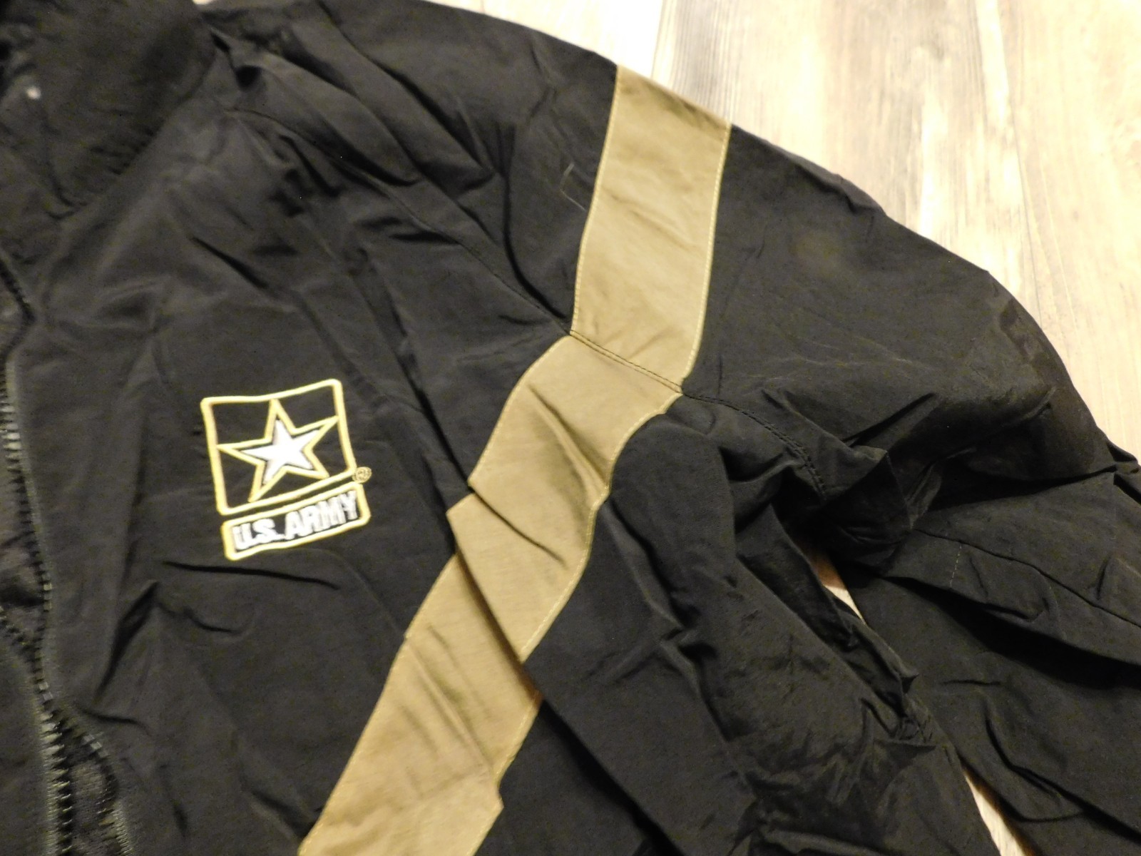 US ARMY APFU JACKET SIZE MEDIUM - SHORT