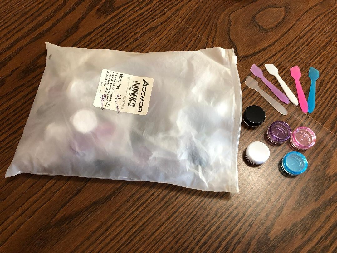 61 Mini Clear Sample Containers 3g with Lids & 5 Mini Spatulas Cosmetics Travel