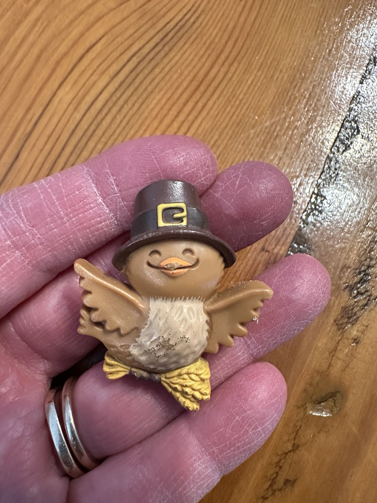 Hallmark PIN Thanksgiving Vintage BIRD PILGRIM HAT WHEAT Stalk 1981 Brooch