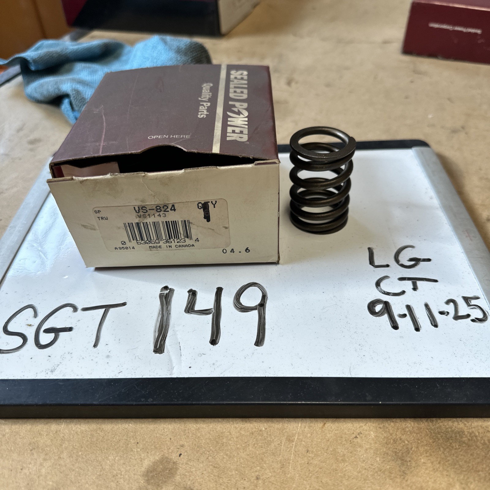 (1) Sealed Power  VS824 Exhaust Valve Spring  Vintage New Old Stock