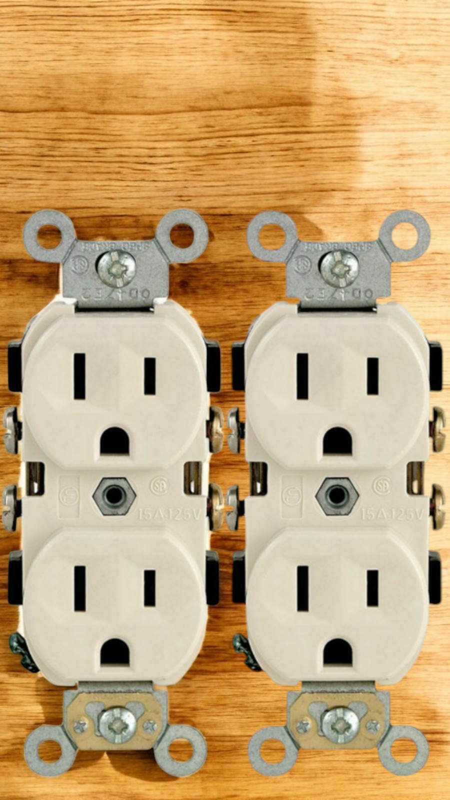 2 LEVITON Light Almond Thermoplastic Indoor Grounded OUTLET 15A-125V CBR15-00I