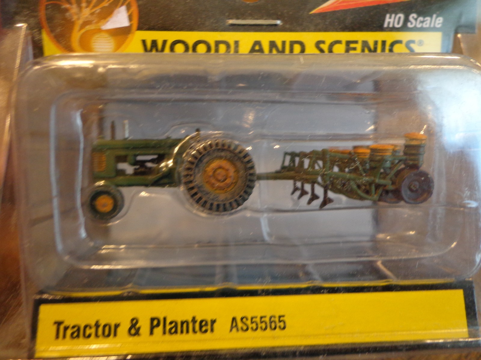 Woodland Scenics HO #5565 Tractor & Planter