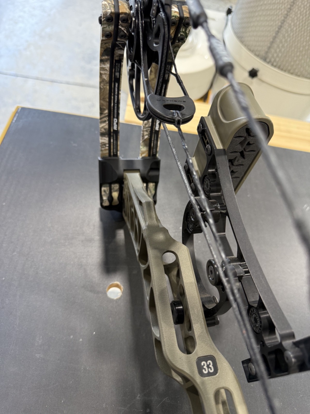 Mathews Phase 4 33 RH Compound Bow