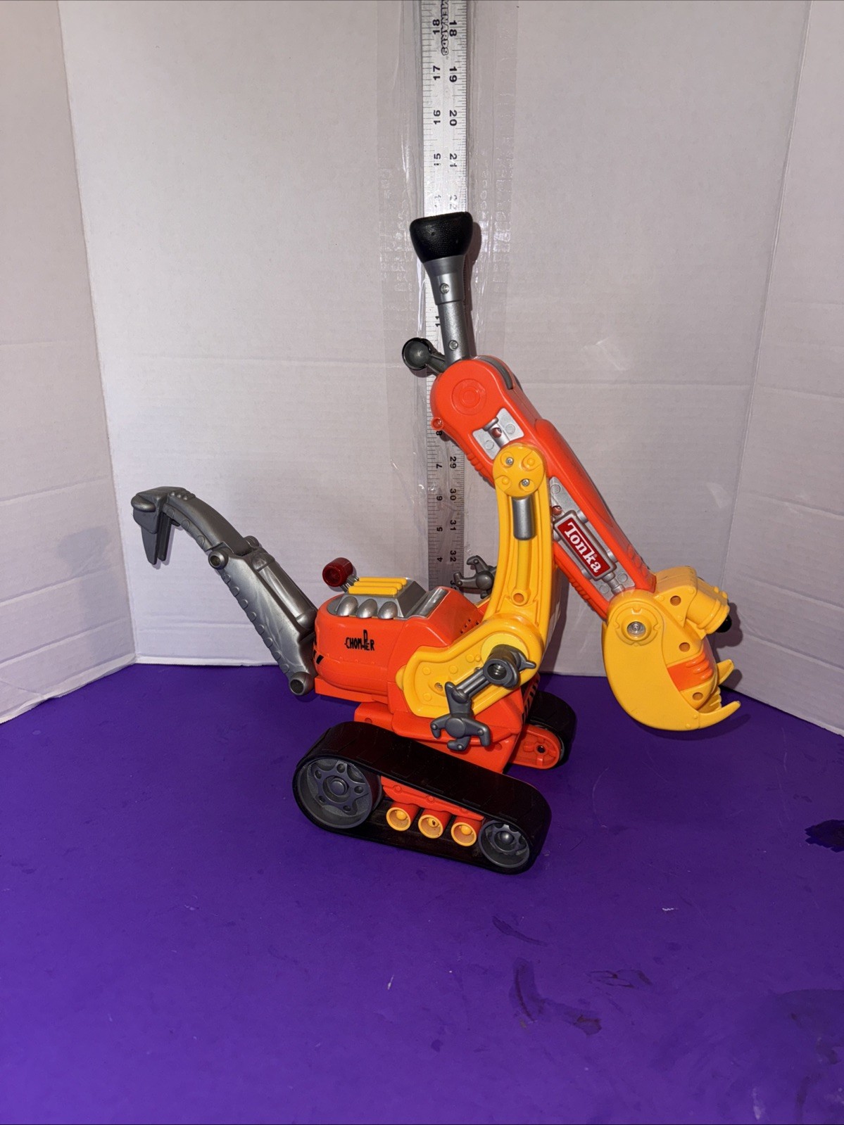Tonka Chomper talking excavator Damaged Read 90's animatronics work