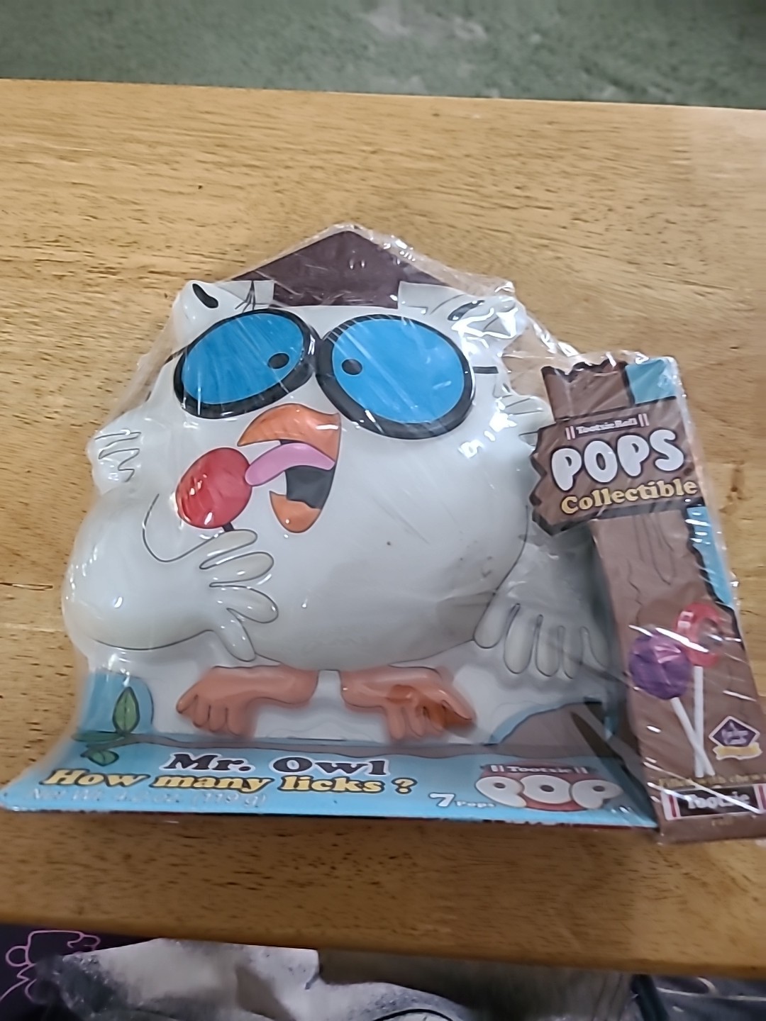 Tootsie Roll Pops with Collectible Mr. Owl Tin!