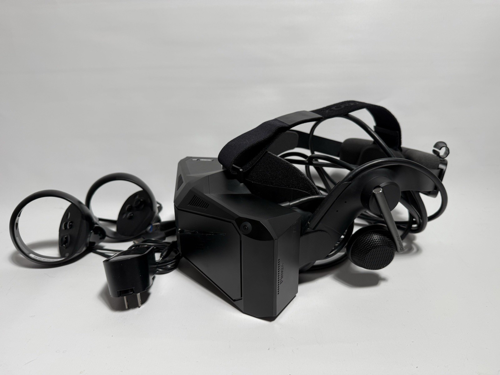 Pimax Crystal Light VR Headset with 2 Controllers