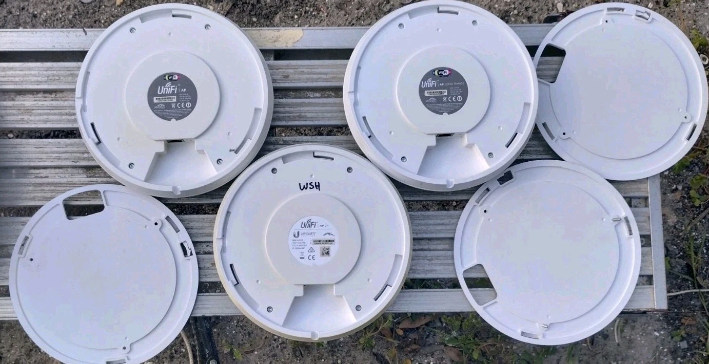 Lot of 3 Ubiquiti UniFi Enterprise Wireless Access Points 1x UAP 2x UAP-LR w/...