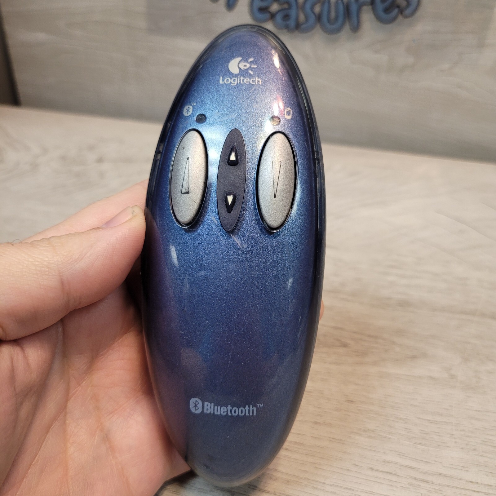 Logitech M-RU77 Bluetooth Laser Pointer Mouse Presenter No Dongle For Parts