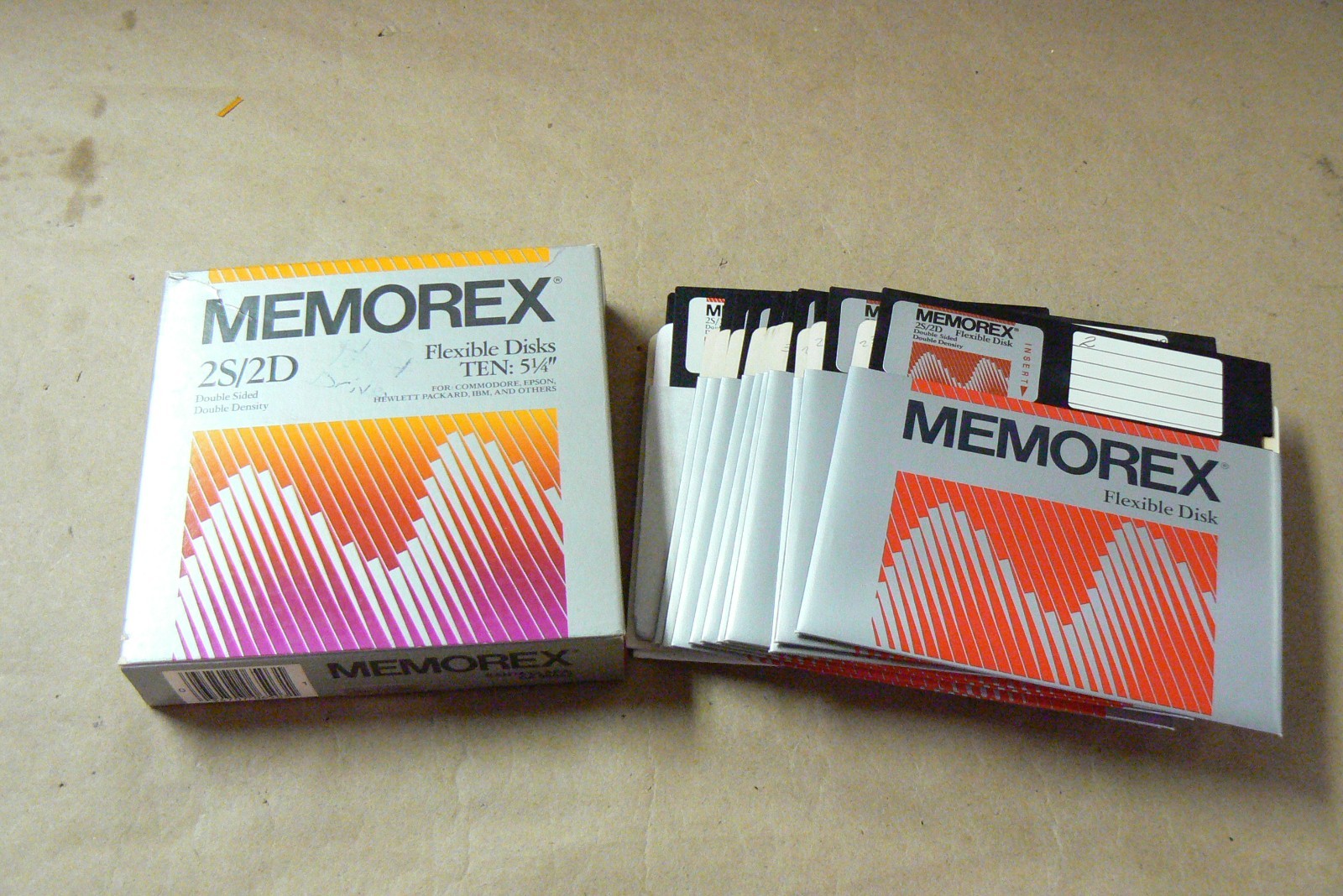 13 5 1/4" Floppy Disks Memorex 2S/2D Double Sided Double Density + 2 Maxell