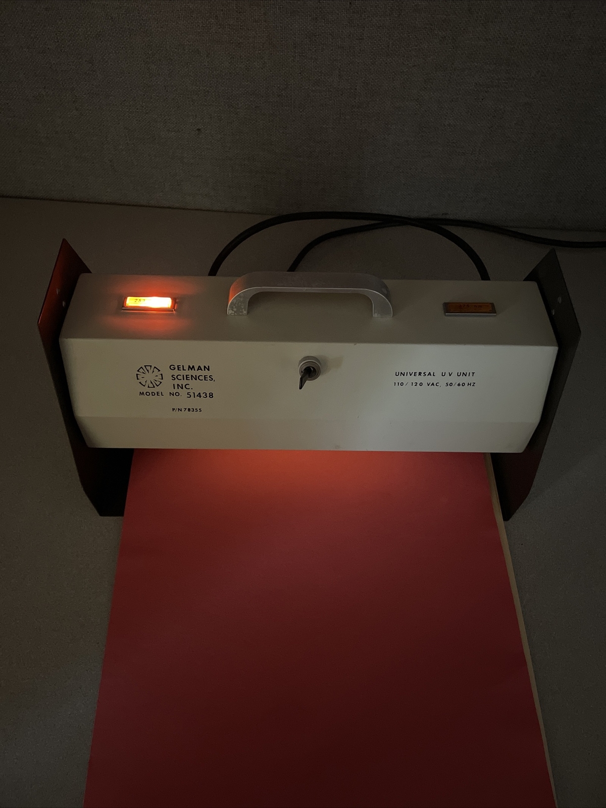 Gelman Sciences Inc. 51438 Universal UV Unit P/N 78355 - Powers On