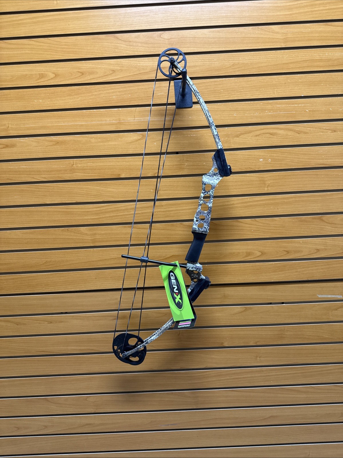Genesis Archery Gen-X Compound Bow RH Camouflage - Item 4170