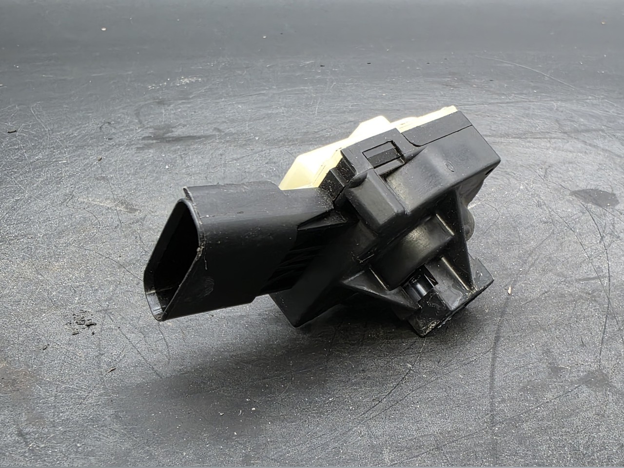 OEM Mopar Ignition Switch 4685719AI Used