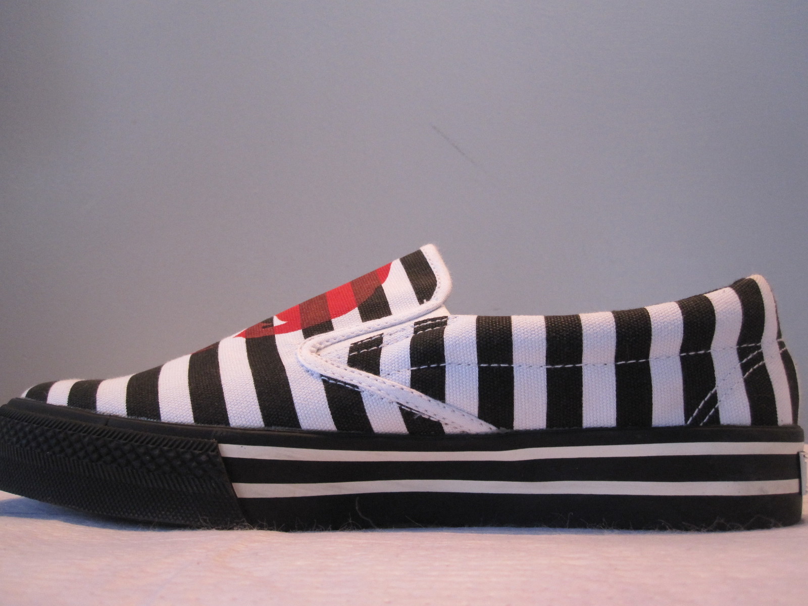 NEW UNDERGROUND SHOES SKULL JAiLHOUSE STRiPE PiRATE BOAT SNEAKERS EMO UK8 EURO42