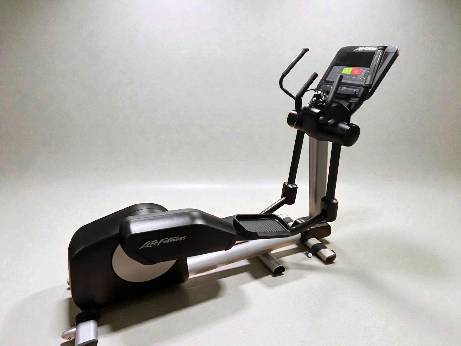 Life Fitness Integrity Elliptical with C Console - Cleaned & Serviced