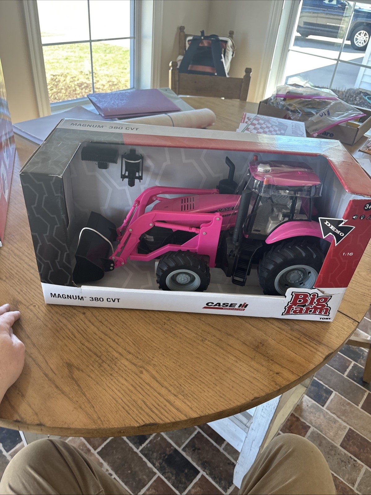 1/16 Big Farm Case IH Magnum 380 CVT PINK Tractor Loader Lights & Sounds 47430
