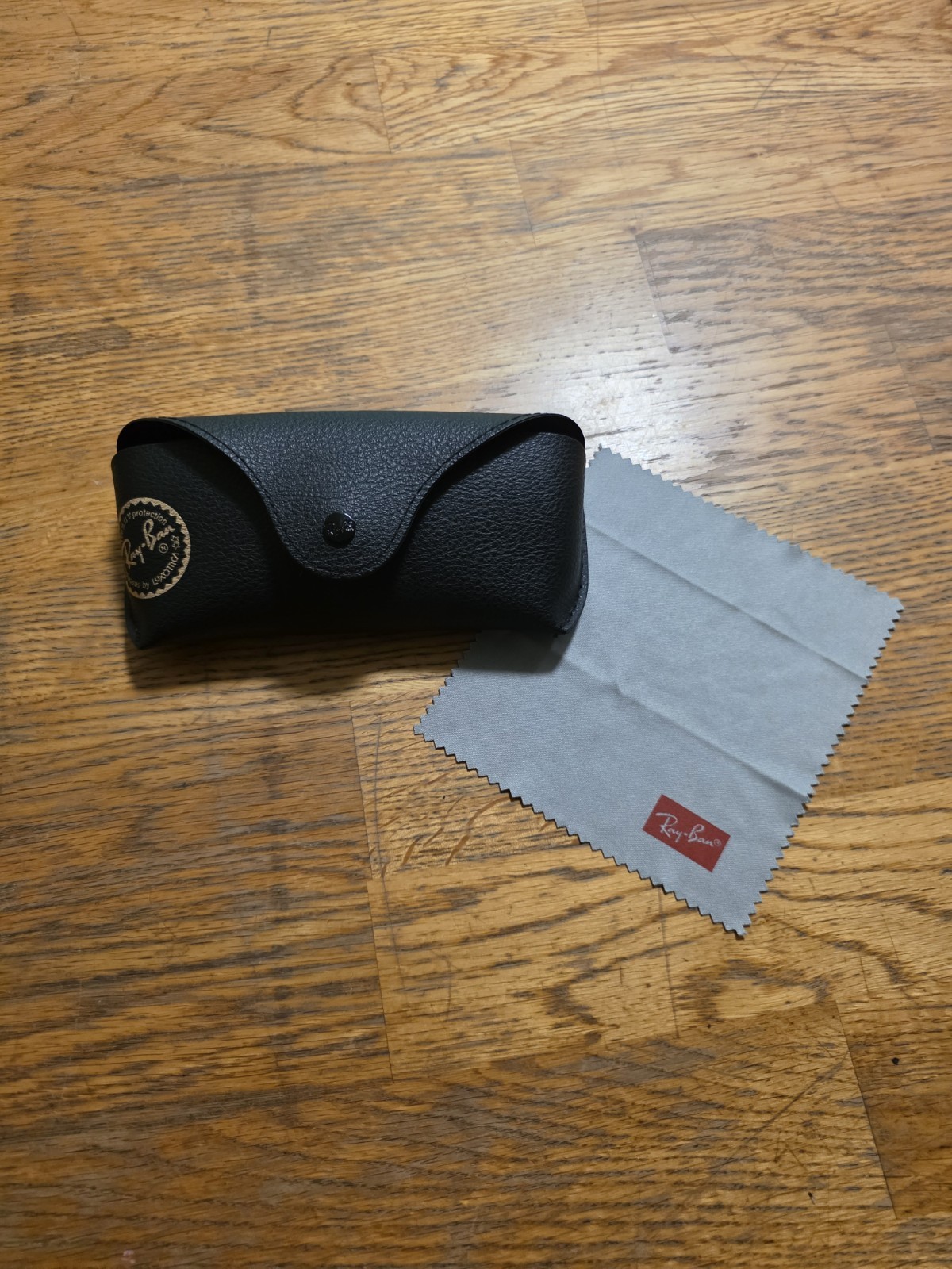 Ray Ban Sunglass Brand New Holder with Polish Cloth