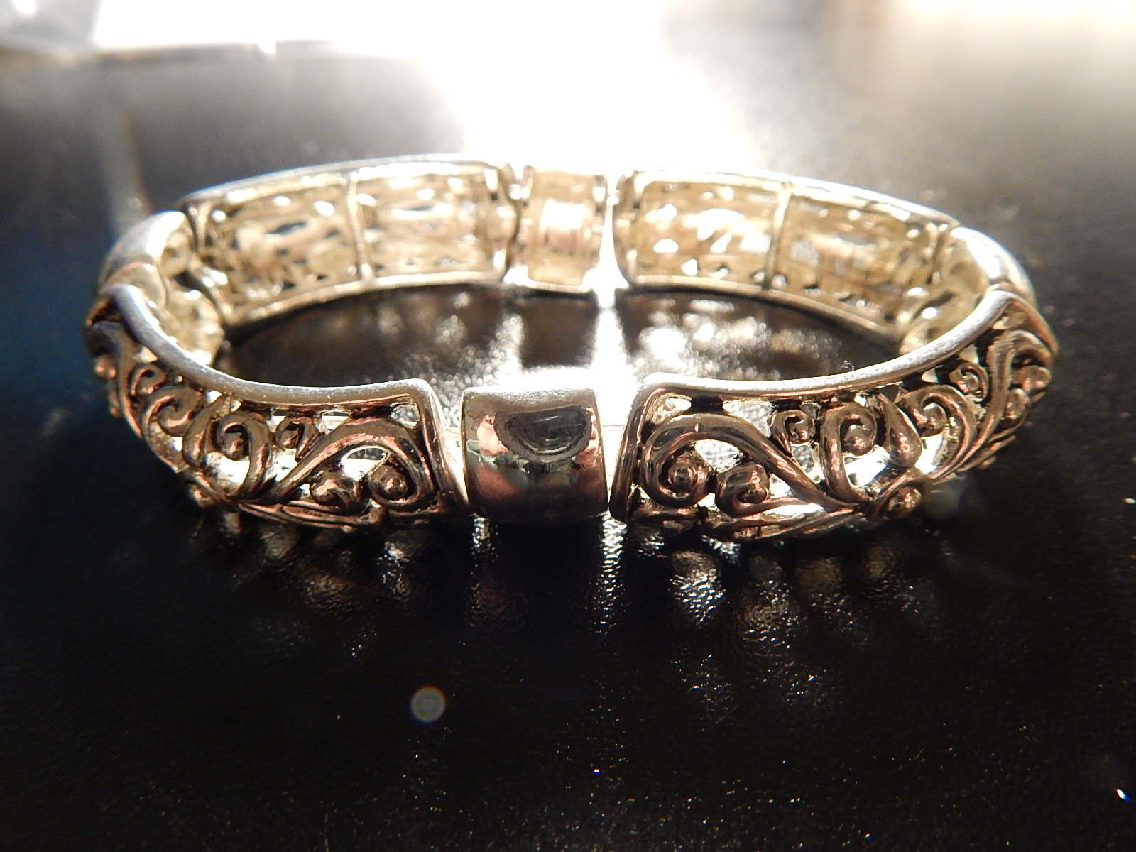 SILVER-TONE BRACELET! VV232XCX