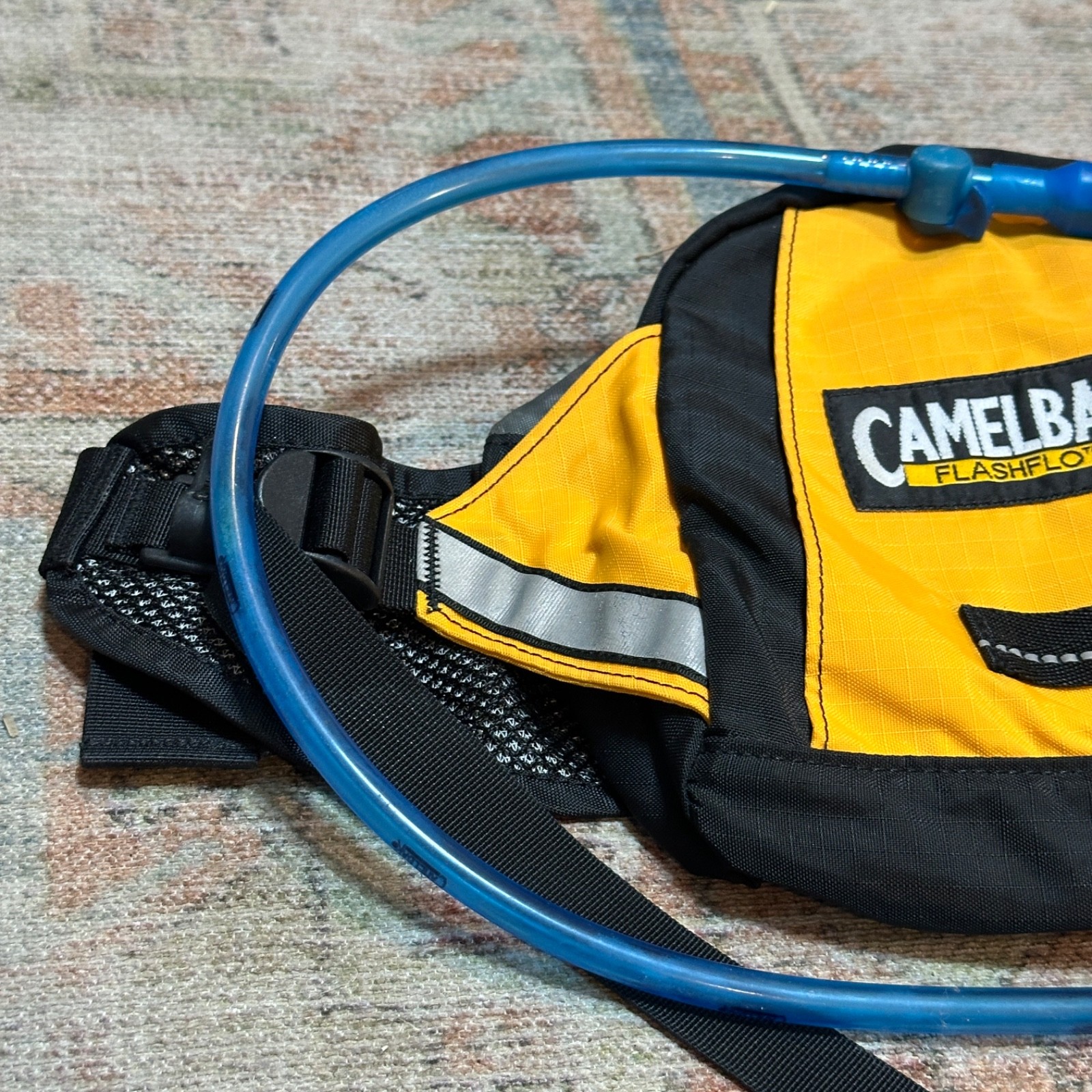 CamelBak FlashFlo LR 50 Yellow/Black Hydration Pack-50oz- Great Cond- W/ Bladder