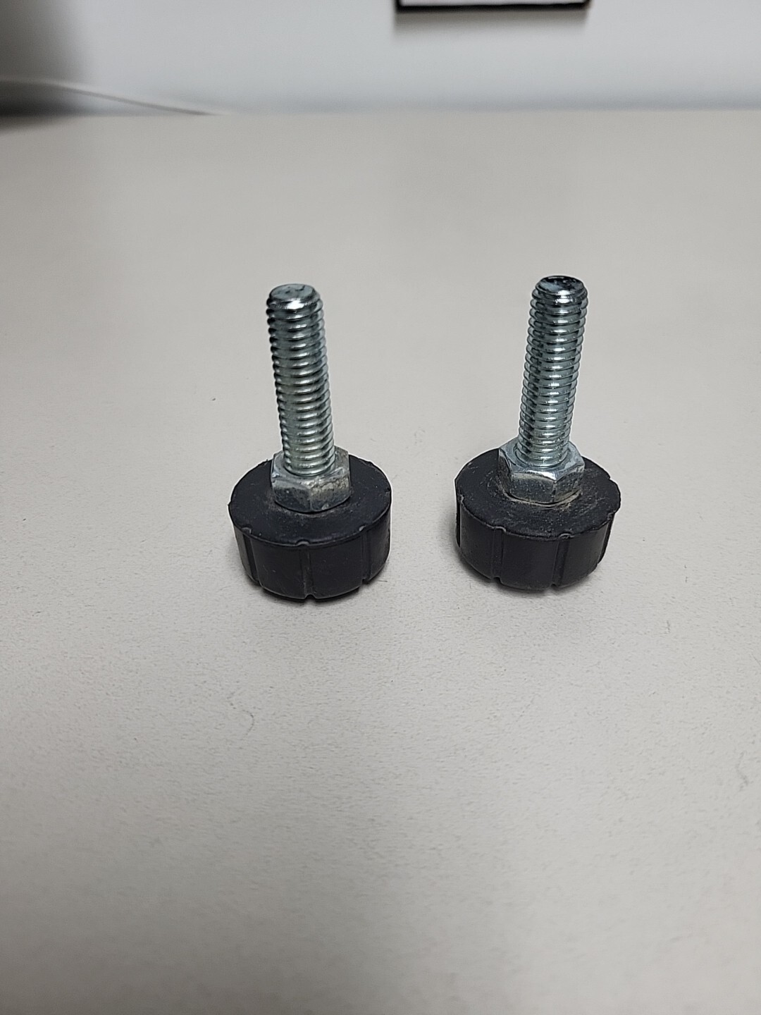 SportsArt E820 Elliptical Rear Leveling Feet (122B)