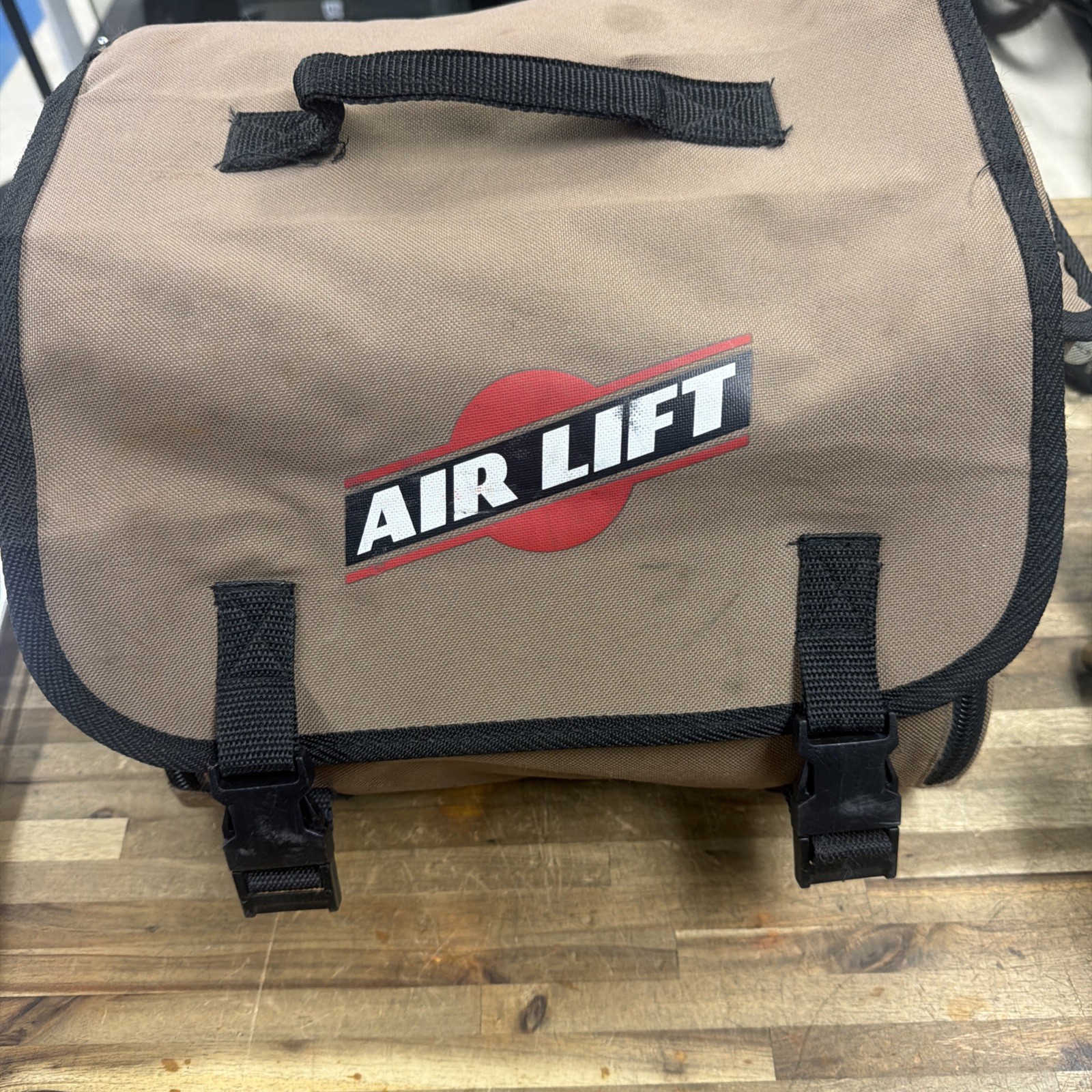 airlift portable rv compressor 12 volt 30 Amps used once excellent condition
