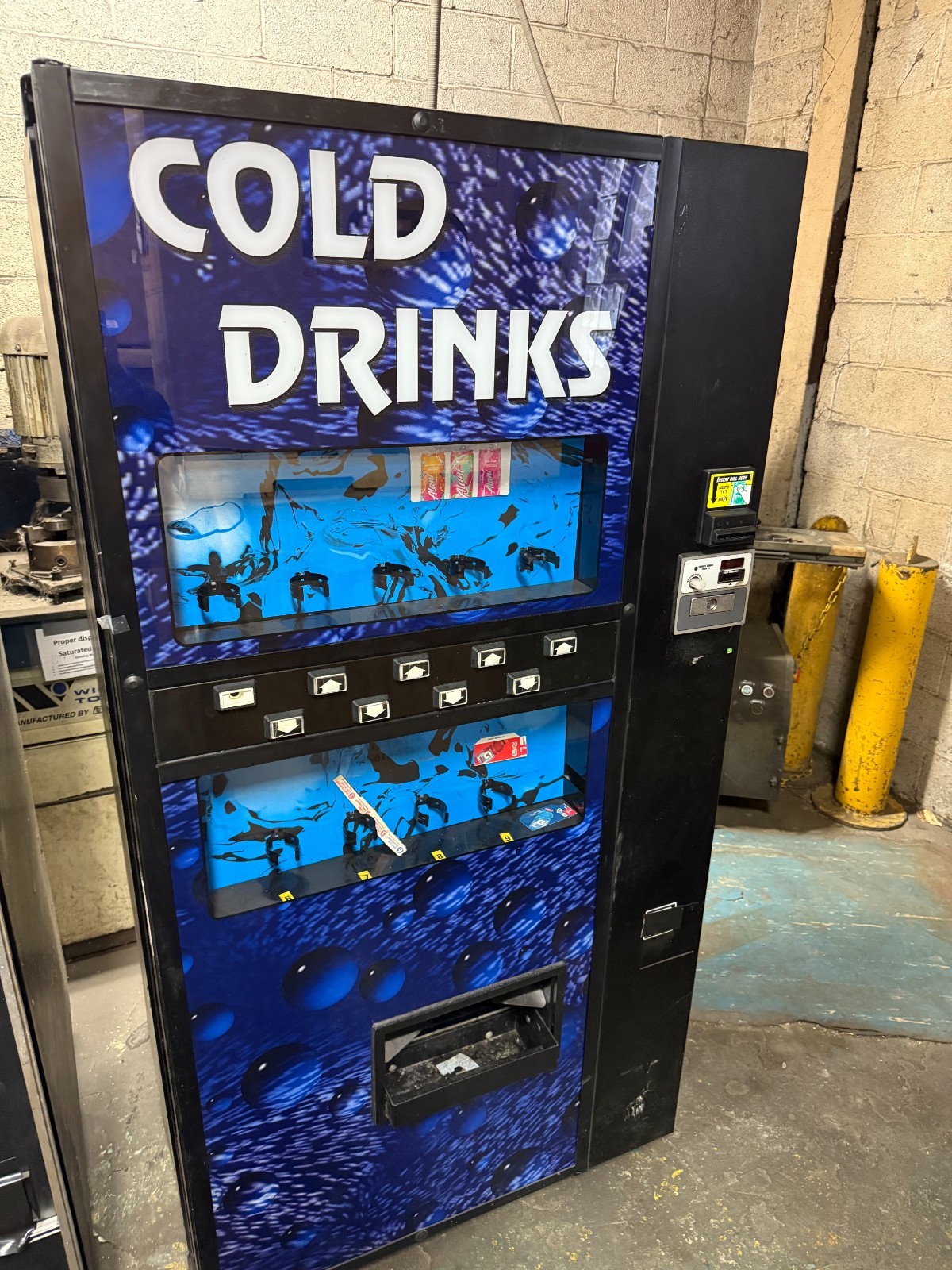 Dixie Narco Beverage Soda Vending Machine