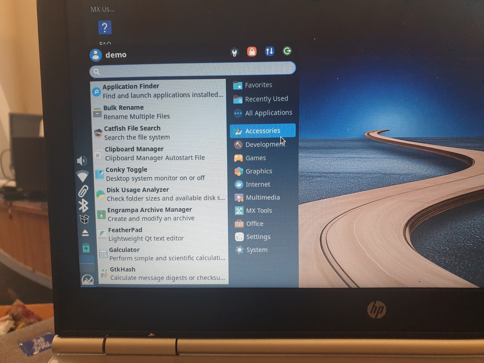Linux MX V25.2, Xfce, 64-bit, Bootable Live and Install USB Flash Drive