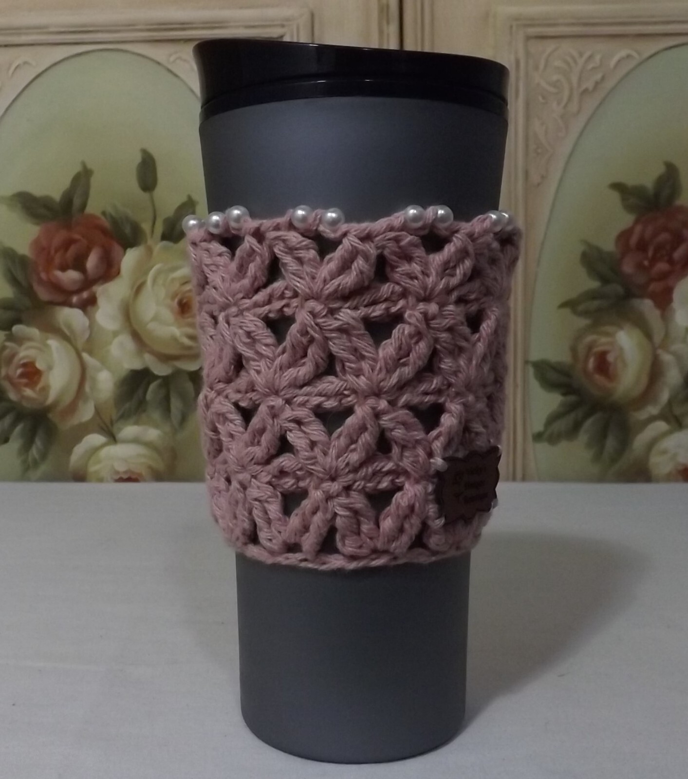 #8256 PRETTY! NEW HAND CROCHETED CUP COZY WITH LIGHTWEIGHT 16.5 OZ TRAVEL MUG!
