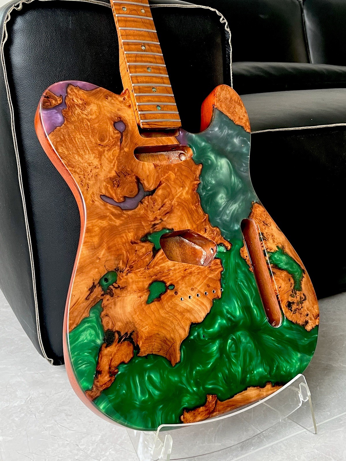 New mahogany electric guitar body surface with an epoxy resin luster neck A set