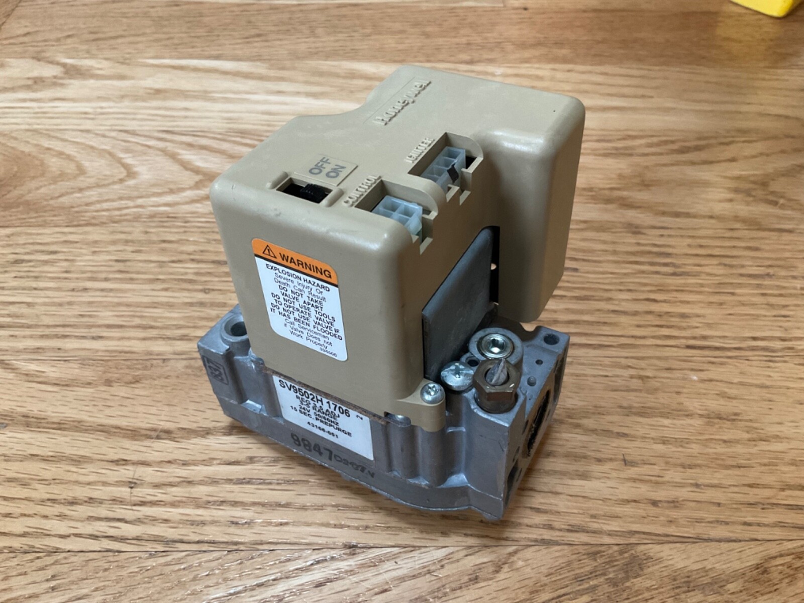 Furnace Smart Gas Valve SV9502H 1706 43166-001 Honeywell