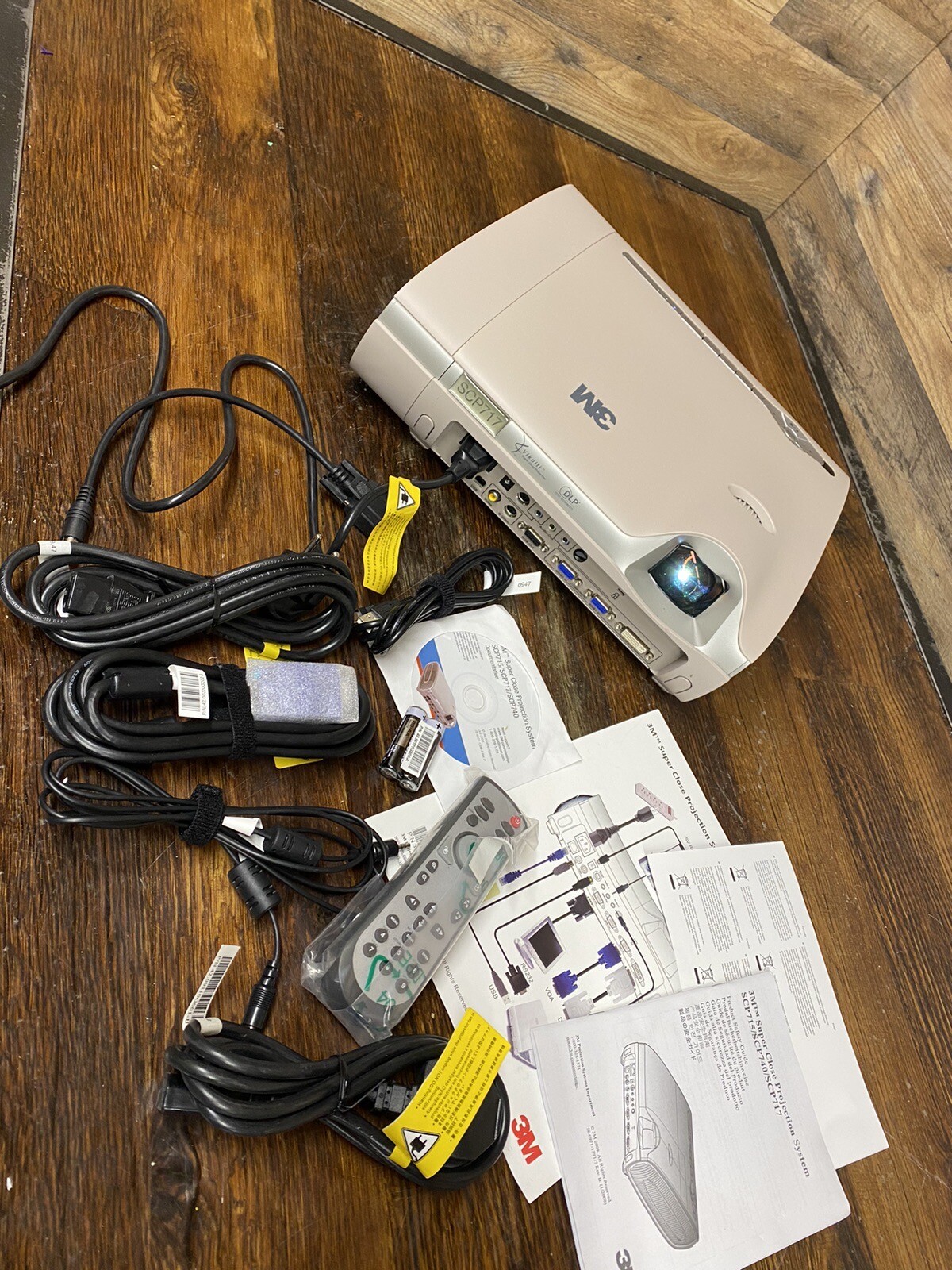 3M Super Close Projection System scp717 Projector NEVER USED, 0 LAMP hours