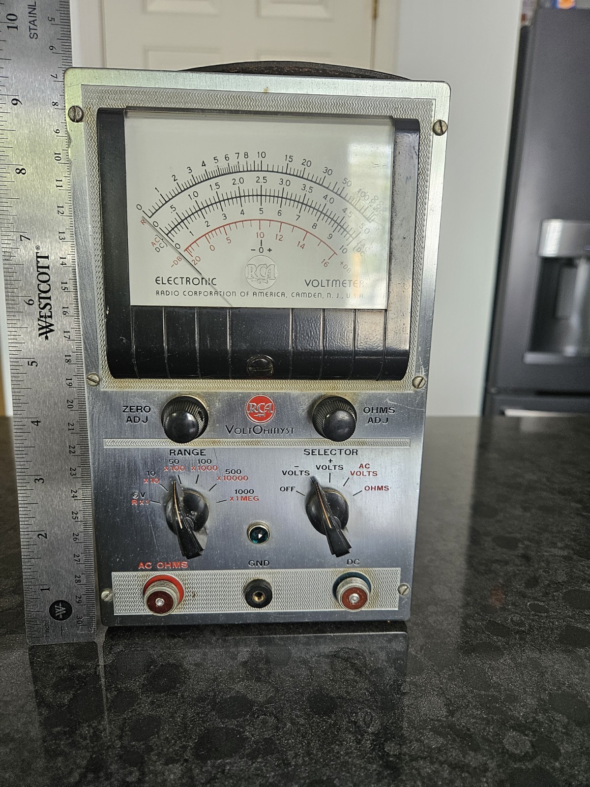RCA WV-77E Electronic Voltmeter Analog AC/DC 0-500V Test Equipment