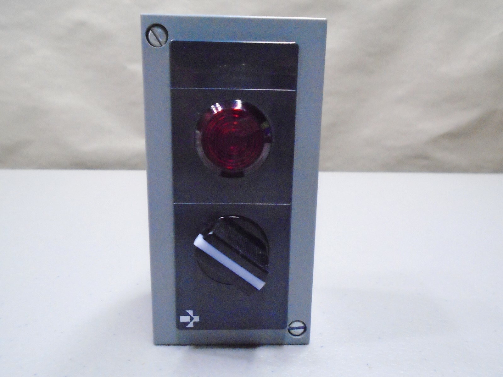 NEW Gould 2A048 Operator Stop Switch Selector H12K27S with Indicating Light