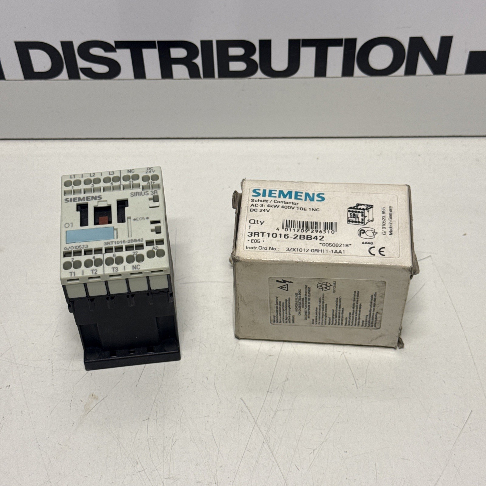 New SIEMENS 3RT1016-2BB42 3-Pole Contactor