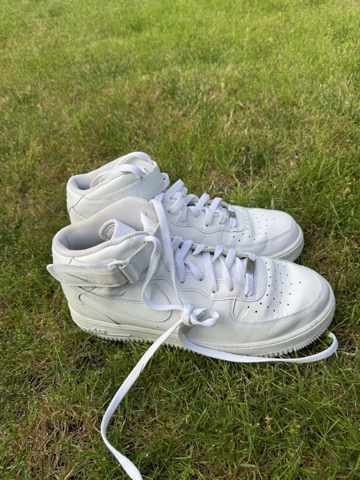 Nike Air Force 1 Mid Top White Solid Lace-Up Hook & Loop Men's Sneakers