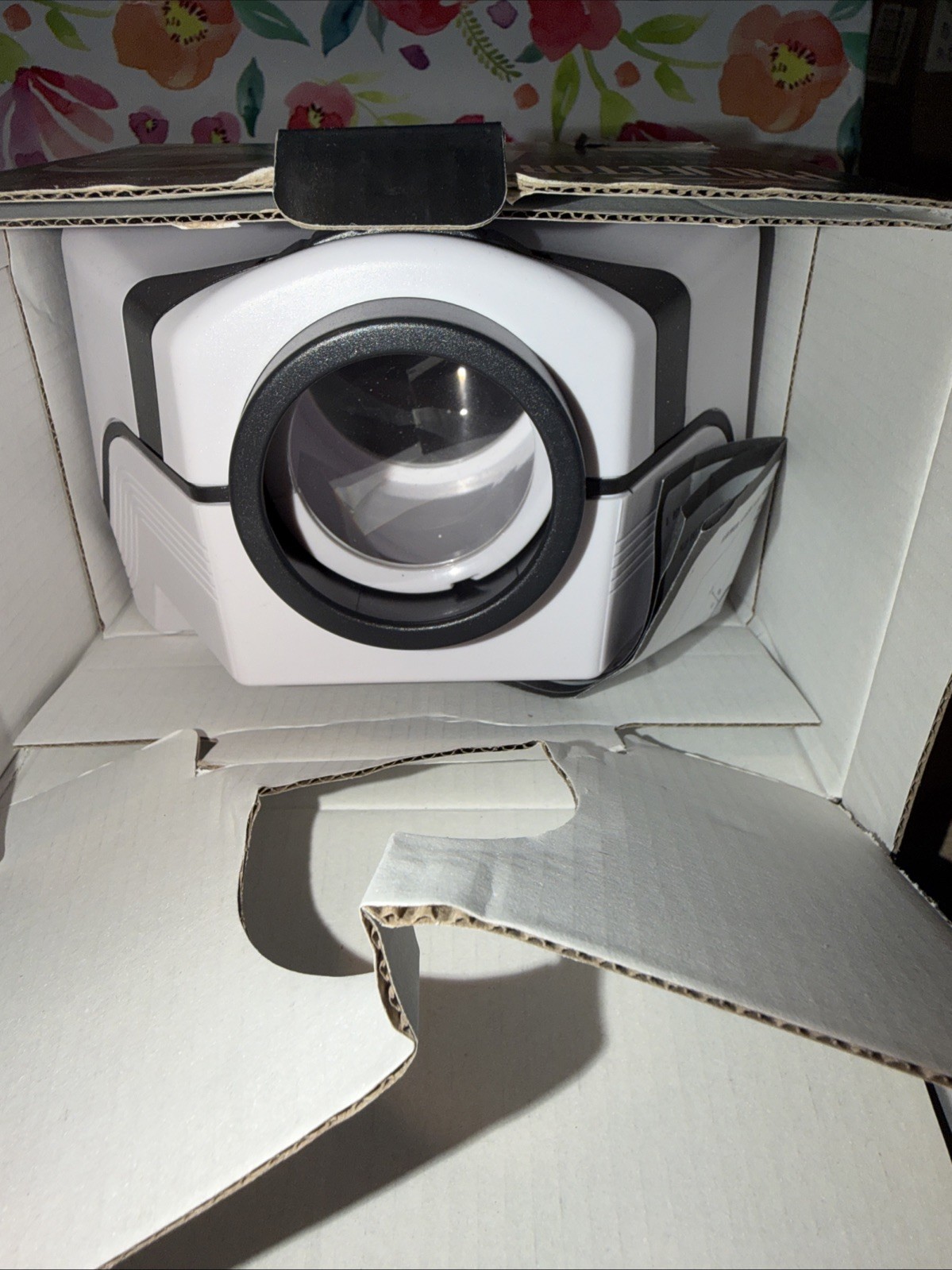 Paladone Smartphone Projector Universal Portable Projects 40" Screen Smart phone