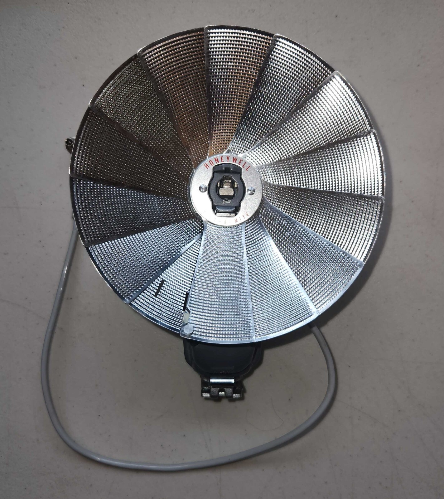 Vintage Honeywell Tilt-A-Mite Collapsible Flash Unit Untested