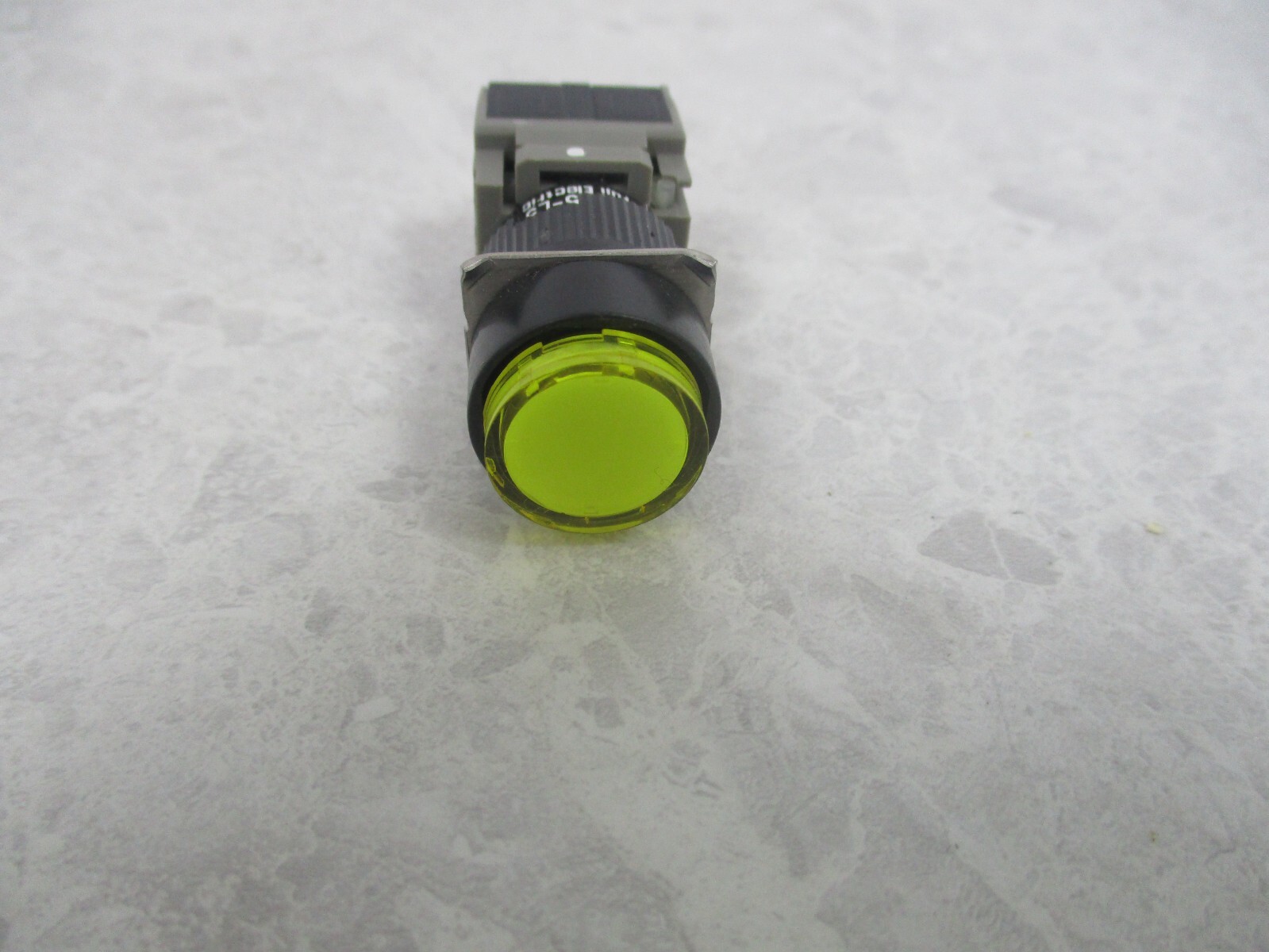 FUJI ELECTRIC AH165-L5 YELLOW PUSH BUTTON, T1631