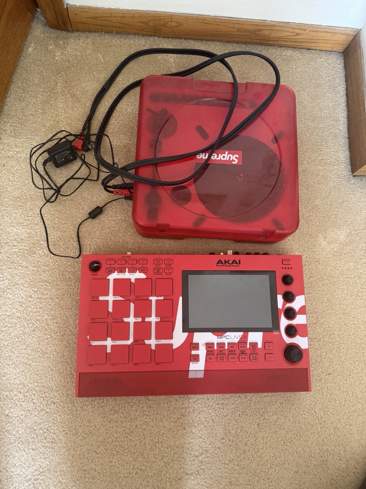SUPREME MPC LIVE 2 WITH AIR MPC PLUGIN BUNDLE & NUMARK PT01USB