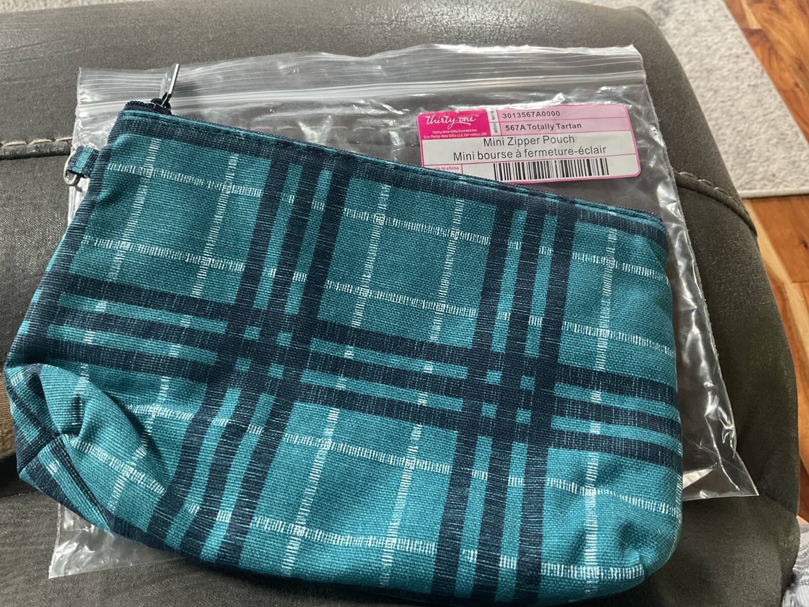 Thirty One-Mini Zipper Pouch- TOTALLY TARTAN  -NIP- last one in stock